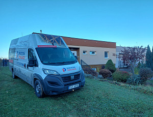 Zateplení stropu rodinného domu pomocí foukané izolace